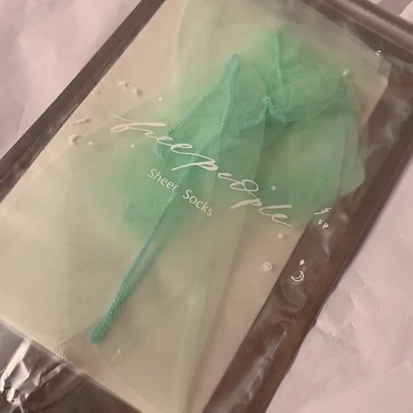 Free people gossamer green sheer socks new in package one size - Picture 3 of 3